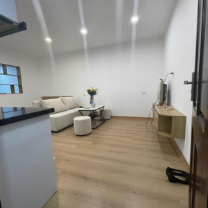 cần bán tập thể 2pn, ô tô đậu chân cầu thang
