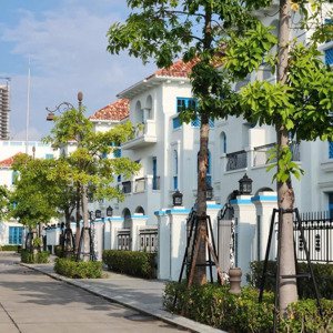 Bán Gấp Căn Biệt Thự Mặt Biển Tại Feria Hạ Long, S: 330 M2, Sl Hữu Hạn