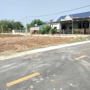 Kẹt tiền sang gấp lại mảnh 2016m2 sổ riêng, giá 180 triệu gần trường chợ KCN sầm uất