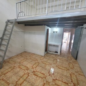 cho thuê phòng 26m2 giá cực chất 2,4 triệu tại đường 13, gần cầu vượt linh xuân