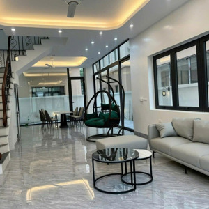 cần bán ngay nhà phố đường rộng 20m, đầy đủ tiện ích