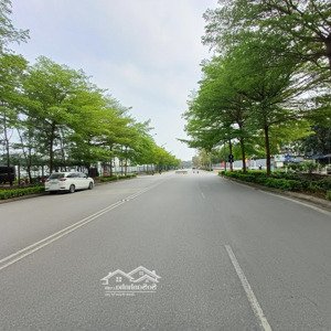 hiếm - chủ cọc nhà mới cần bán gấp - siêu phẩm - mặt đường quốc lộ 5 - nhà dân xây - đủ công năng.