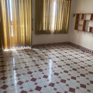 Cho Thuê Nhà 2 Tầng Mặt Tiền đường 2/4 Khu Vực Gần Bến Xe Phía Bắc Nha Trang.,dt100m Giá 7 Triệu