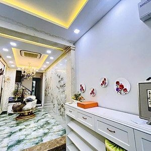nhà đẹp nở hậu, hẻm 4m, có thang máy - cách mạng tháng 8 - 40/43m2, 4 tầng - 9 tỷ