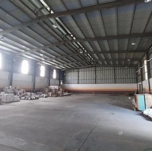 cho thuê xưởng 1000m2 gần cầu niệm - kiến an. xe container quay đầu trong xưởng. lh 