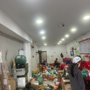 hạ giá bán gấp trong tháng nhà 2 mt trước sau trần bình trọng phường 1 quận 5