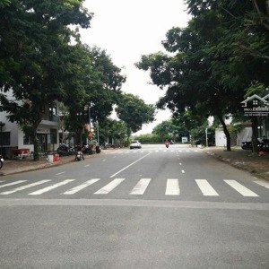 Hàng Ngộp Cần Ra Nhanh! Shophouse Mặt Tiền, Dt 90m2 Nhà 3 Lầu. Giá Ra Nhanh 8,9 Tỷ Bao Giấy Tờ