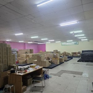 Cho Thuê Kho, Xưởng 650m2 Có Sẵn Văn Phòng, đường Lũy Bán Bích