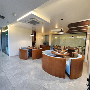 bán toà nhà 7 tầng lô góc 3 mặt phố gần cầu hưng đạo, hoàn kiếm hà nội, 256m2, mt 10m, giá 125 tỷ