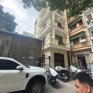 cho thuê nhà nguyễn thị định. dt 60m2 x 5 tầng mặt tiền 5m lô góc, trên chia 2 phòng, điều hòa, nl