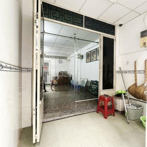 nhà 3 phòng ngủ 2 wc- để ở - làm văn phòng - nail mi - spa - shop