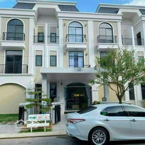 bán nhà phúc an sân gofl view công viên hoàn thiện sẵn vào ở ngay