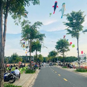 hàng cực ngộp chủ bán gấp lô đất 95m2 ngay khu stc, vị trí đẹp đối diện công viên, shr