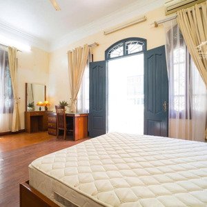 Cho Thuê Nhà Riêng đường Bưởi, Vĩnh Phúc, Ba đình, 70m2, 4 Tầng, đủ đồ, ô Tô đỗ Cửa, 22 Tr/th