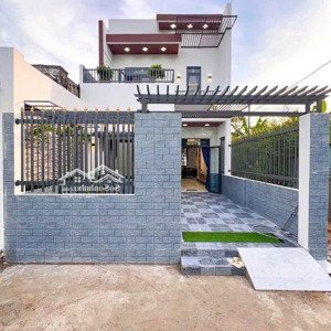 kẹt tiền bán nhà 100m2 ngay thủ dầu một gần trạm thu phí suối giữa