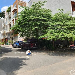 gia đình bán đất ở 55m2 lô góc đường nhựa 16m ngay trung tâm quận 7
