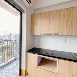 cho thuê phòng có ban công tại mặt đường nhân hòa, full đồ, có máy giặt riêng, ô tô đỗ cửa.