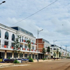 Chính Chủ Bán Nhà Phố Gần Trung Tâm Sổ Hồng Riêng