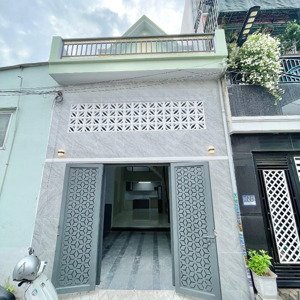 bán nhà đủ công năng đường nguyễn thái học gần chợ dĩ an