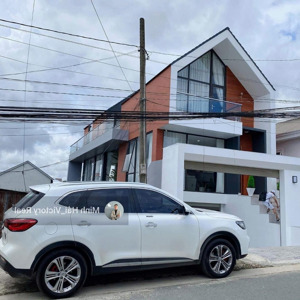 bán nhanh căn villa hiện đại tâm huyết mặt tiền đường nhựa 10m,dt: 176m2 (8x22m),đường lý nam đế,p8