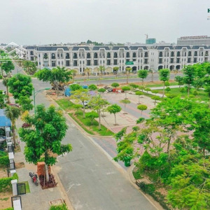 nhà 3 lầu view sông vàm cỏ tây. cách aeon mall chỉ 300m
