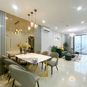 cần bán chcc the flemington - quận 11. dt: 97m2, 3pn, 2wc. giá: 6.4 tỷ. lh: , quyền