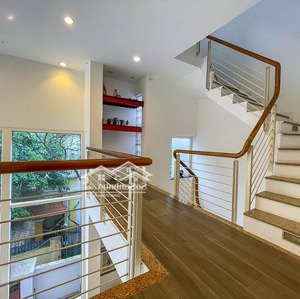 Cho Thuê Nhà đầy đủ Nội Thất, Sáng Thoáng, 2 Phòng Ngủ Tại Tây Hồ