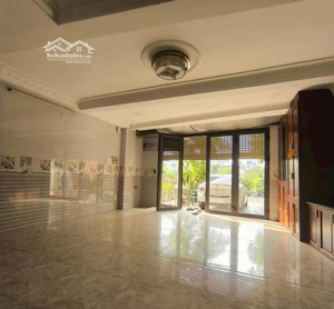 cho thuê nhà trệt lửng 2 lầu , hẻm xe tải đường quang trung, phường 14 gò vấp phù hợp làm bảng hiệu