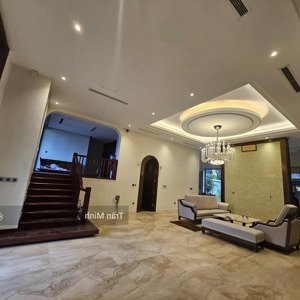 chính chủ cần cho thuê nhà ngõ 23 đỗ quang, trung hòa, cầu giấy. vị trí đẹp, kinh doanh đỉnh.