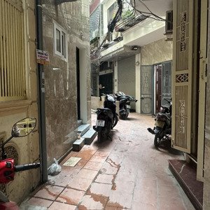nhà đẹp hào nam _ở luôn dân xây chắc chắn _trước nhà thoáng sáng để xe thoải mái .cực gần phố