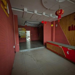 tòa nhà 1 trệt 3 lầu, 2 sân thượng: sảnh rộng, 9pn, 7wc, 2 giếng trời thông thoáng. có máy lạnh
