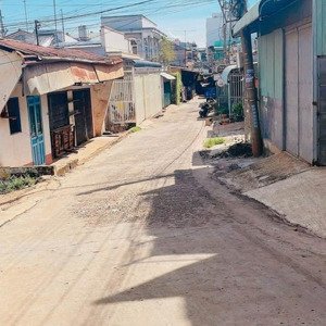Chính Chủ Cần Bán Nhà Riêng Tại Chợ Lộc Ninh, Ngay Trung Tâm, Giá 1.6 Tỷ, 120m2, 3pn, 2wc