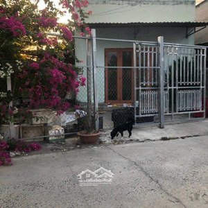 B.án Nhà Tân Hải. Phú Mỹ Bà Rịa . G.iá 1ty450.
Dt 158m2( 8,5x 19)m. Sổ Riêng 50m2 Thổ Cư đường
