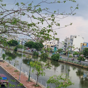 bán nhà 83m2 view sông mặt tiền bến bình đông ngay cầu chà và, p13, quận 8 mặt tiền hơn 4m