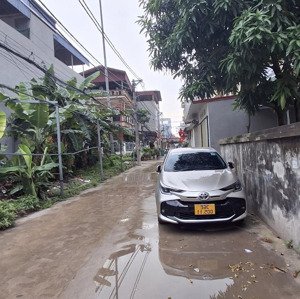 chính chủ gửi bán 62,3m2 đất thôn sáp mai, võng la. đường 3,5m, cách trục chính 10m.