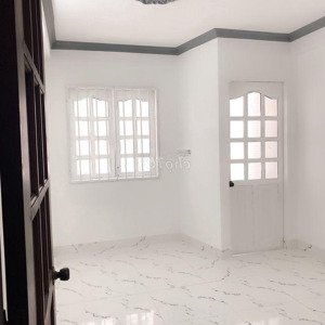 chính chủ cần cho thuê nhà mt nguyễn thị nhỏ q5. ( 4 x 17,5m ) 4 lầu giá 32tr/tháng.