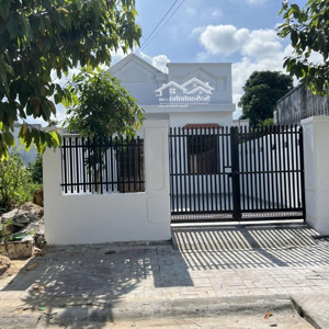 không có nhu cầu ở, cần bán gấp căn nhà thị trấn long hải giá chỉ 1,6 tỷ