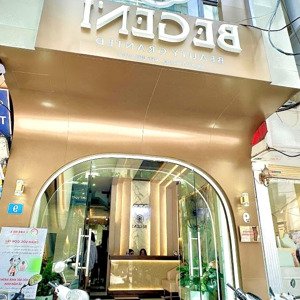 cho thuê nhà mặt phố lò đúc, diện tích: 220m2, mặt tiền: 4,3m, nở hậu rấtđẹp,kinh doanh mọi mô hinh