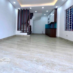cc b.á.n nhà cầu giấy -mới kính koong - ngõ rộng thoáng mát - ở sướng