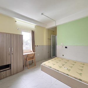 chính chủ cho thuê phòng studio full nội thất cửa sổ thoáng ngay gần ngã tư hàng xanh điện biên phủ