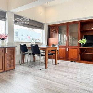 căn hộ tách bếp ban công view thành phố, rộng hơn 60m2, gần nhà thờ tân định, công viên tao đàn q1