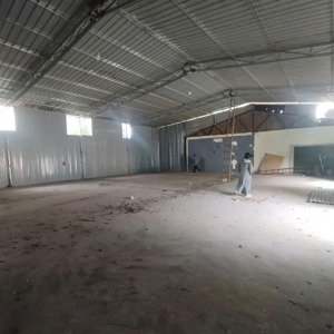 Cho Thuê Kho đường Phúc Diễn, Nam Từ Liêm, Hn. Dt 320m2, Cao 6m, Mt 20m. Có điện 3fa. Giá 23tr/th