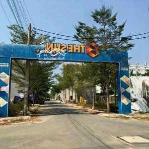 bán nhà khu dân cư the sun. dt: 4x13m, 1 trệt 2 lầu, sân thượng, chuồng cu. 3 pn có 1 phòng
