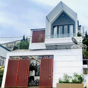 cần bán biệt thự srxd 2 mặt tiền ô tô tránh nhau đường nguyễn hữu cảnh, p8, tp đà lạt