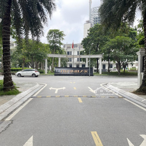 vợ chồng tôi cần bán căn biệt thự sunshine city - view vườn hoa - nhà 2 mặt tiền !