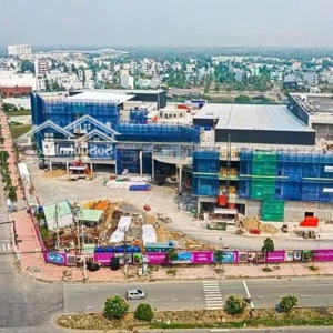 bán nhanh căn nhà phố cách siêu thị aeon nhật bản 200m, 1 trệt 2 lầu nhận nhà ở ngay