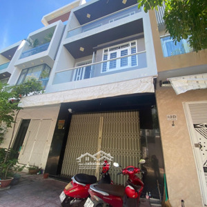 nhà 3 tầng kdt lê hồng phong 2, đường 13 rộng rãi, gần công viên, dt 75m2 ngang 5m giá tốt mua ở