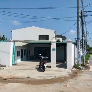 Cho Thuê Kho Xưởng 800m2 Tại Xuân Thới Thượng 18 Sát Ngã 3 Giòng, Hóc Môn. Giá 25tr. Alo 