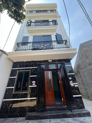 nhà 4t*50m2 xây độc lập, ngõ nông rộng, ô tô vào cửa, full nội thất sịn, cách đại lộ 800m. 5,2tỷ