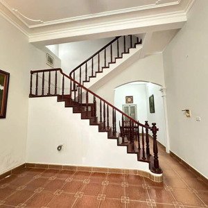Cho Thuê Nhà 4 Tầng, 4pn Tại Phố Tư đình. Gần Aeon Lb, Xung Quanh Hàng Xóm Toàn Bộ đội